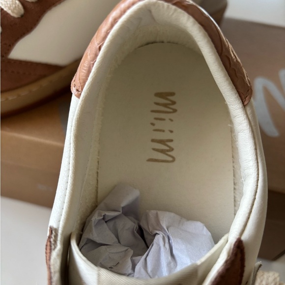 Mi,iM White and Taupe  Star Sneakers in size 7.5 . New still in box - Picture 7 of 16